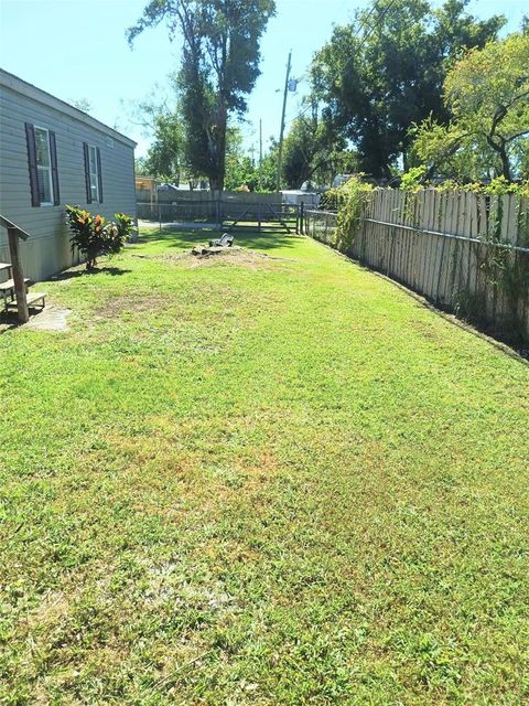 A home in AUBURNDALE