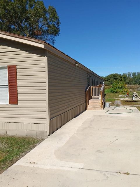 A home in AUBURNDALE