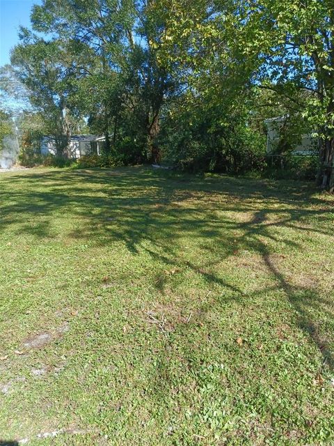 A home in AUBURNDALE