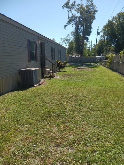 A home in AUBURNDALE