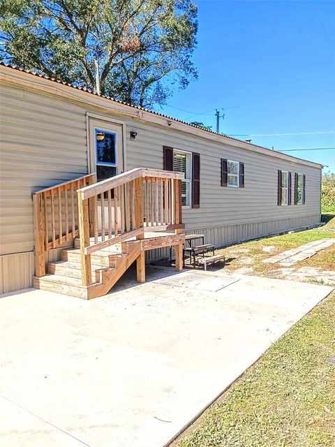 A home in AUBURNDALE