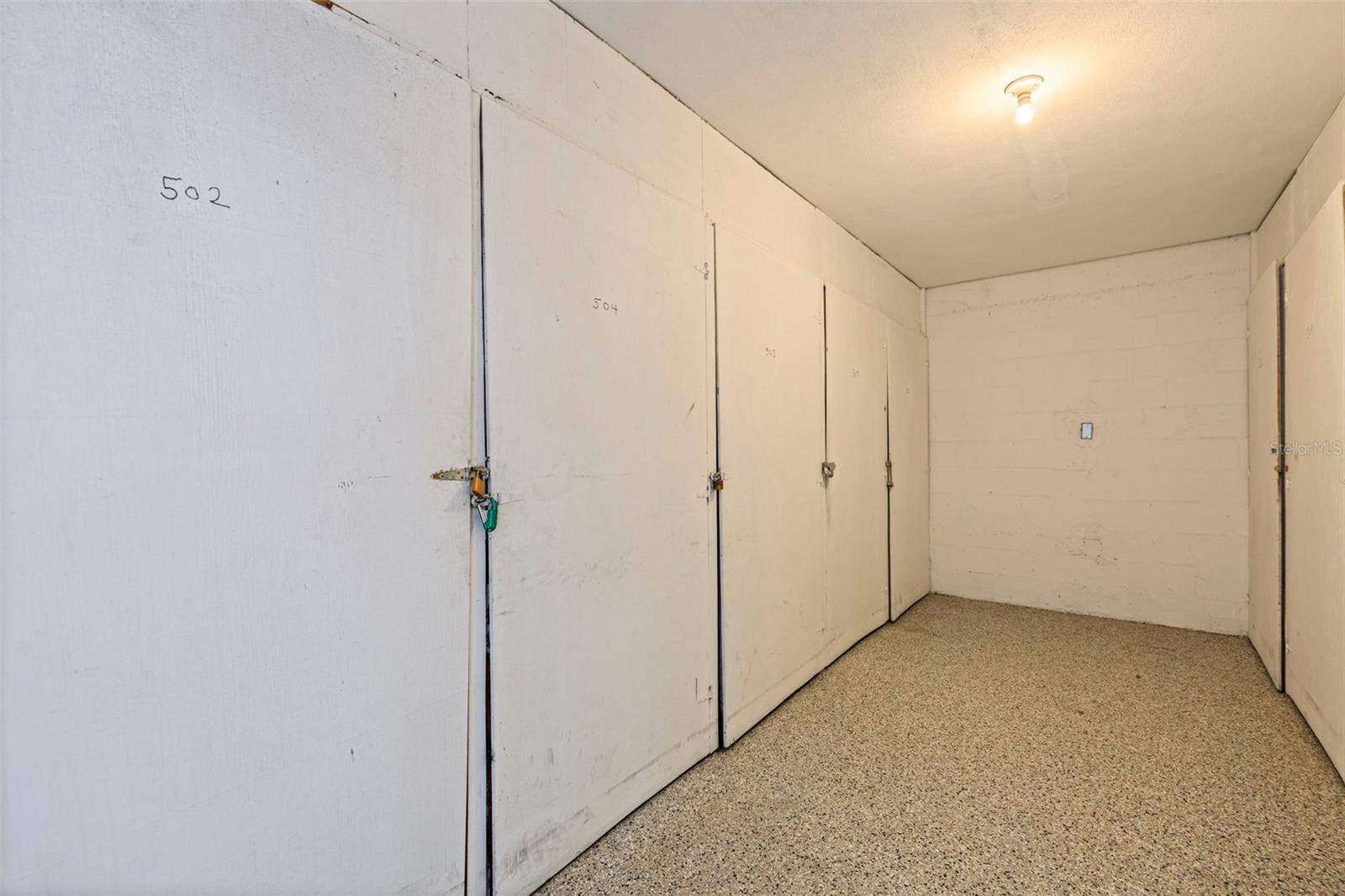 CROSSWINDS COLONY ONE CONDO - Residential