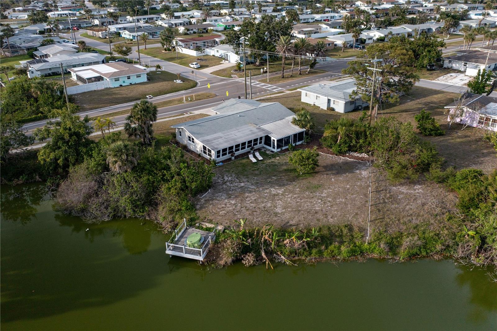 512 SHAMROCK BLVD