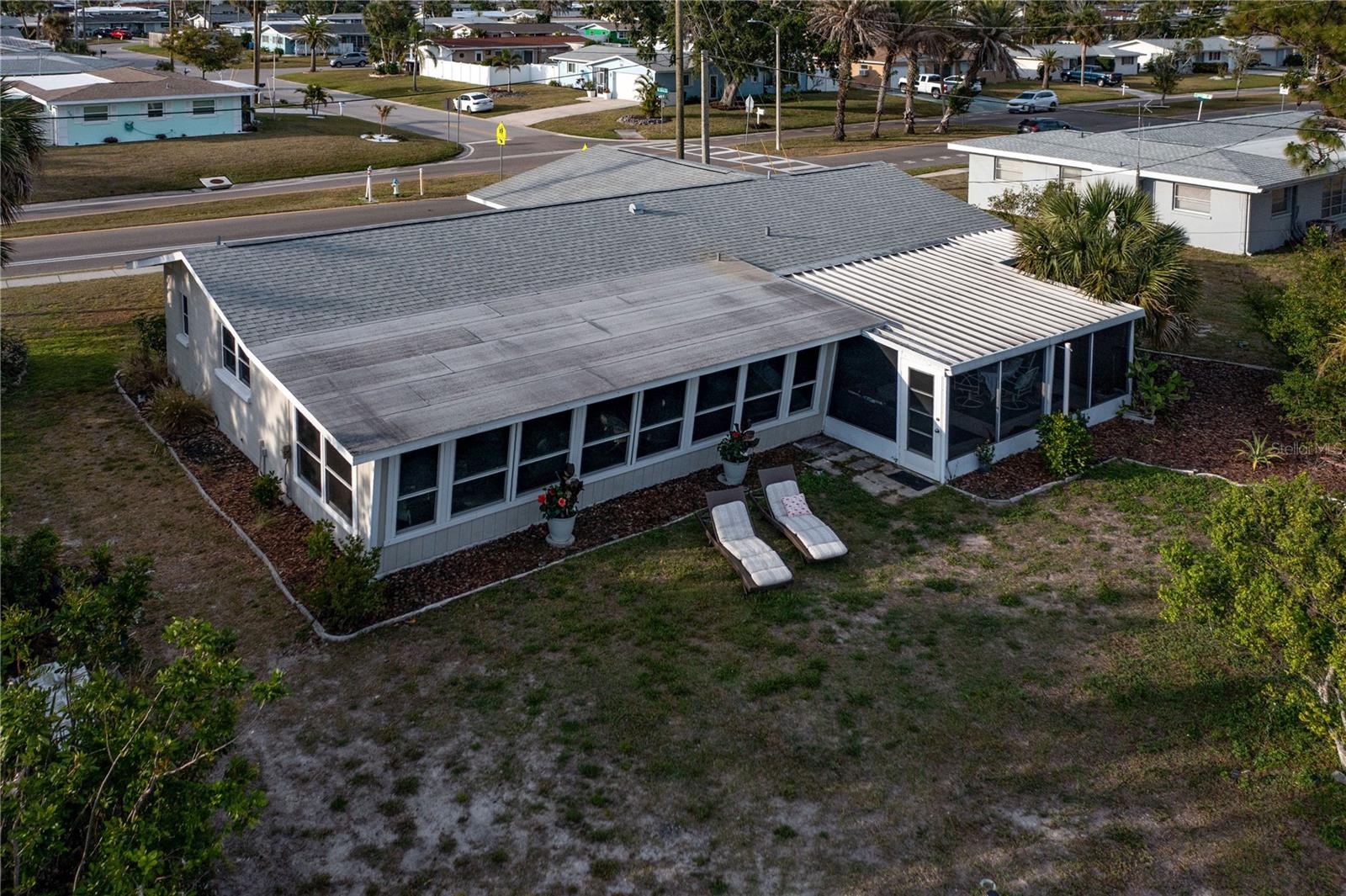 512 SHAMROCK BLVD