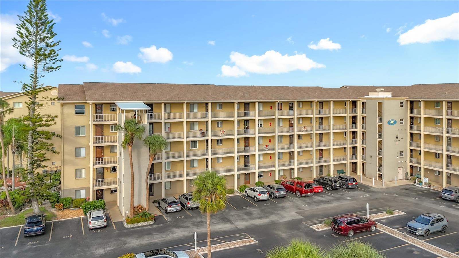 BAYSHORE ON THE LAKE APTS II SEC 1 - Residential