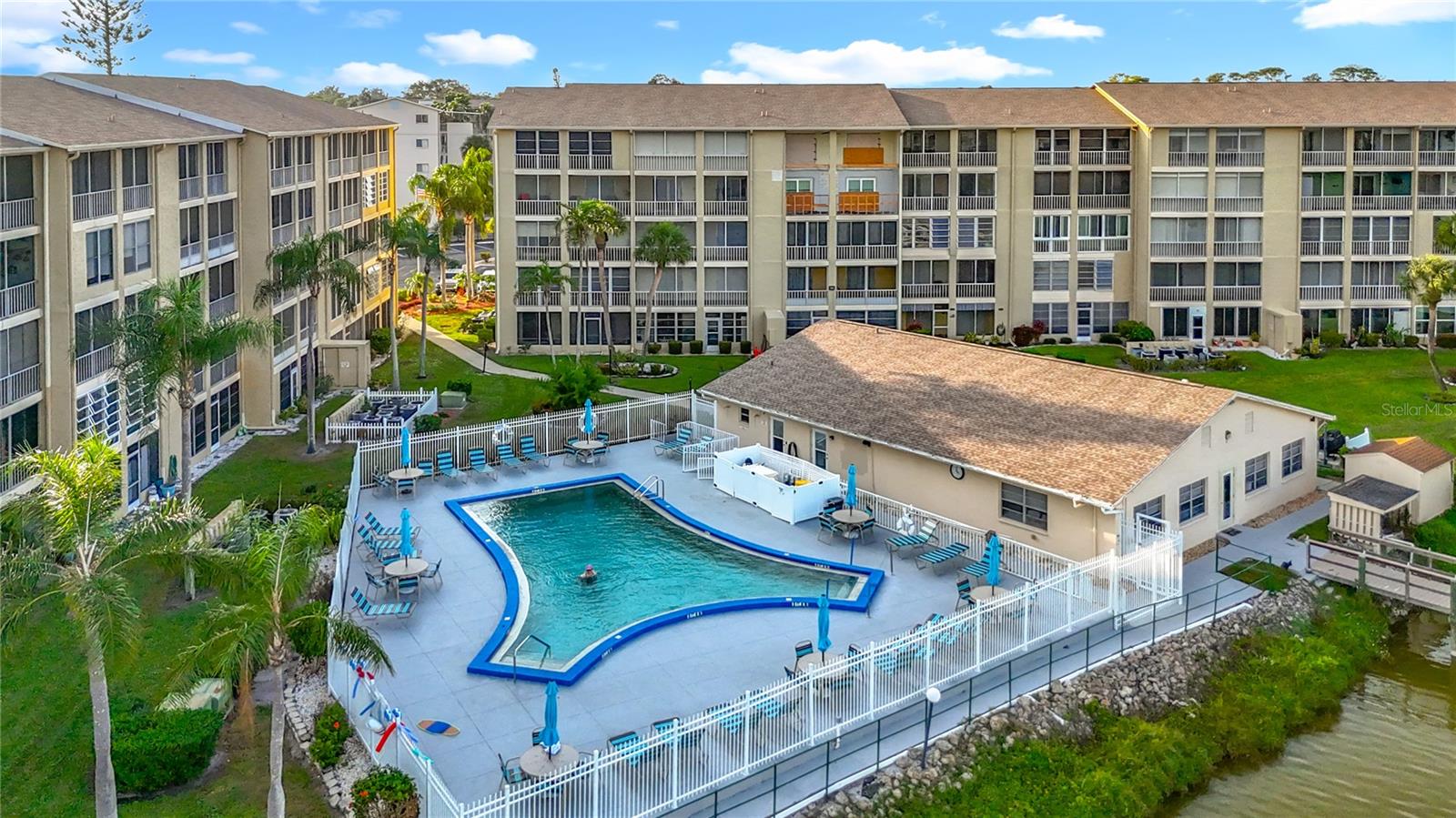 BAYSHORE ON THE LAKE APTS II SEC 1 - Residential