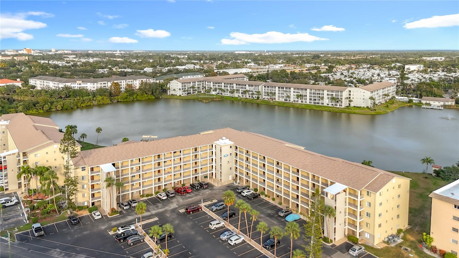 BAYSHORE ON THE LAKE APTS II SEC 1 - Residential