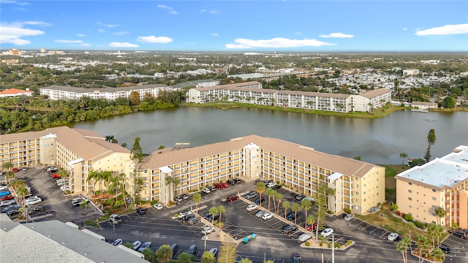 BAYSHORE ON THE LAKE APTS II SEC 1 - Residential