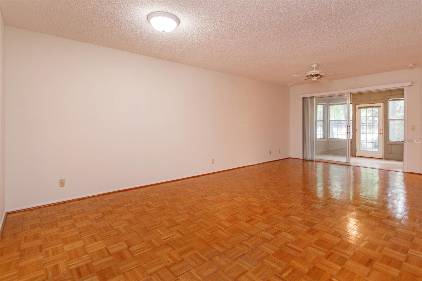 OAK HARBOUR SEC 3 A CONDO - Residential