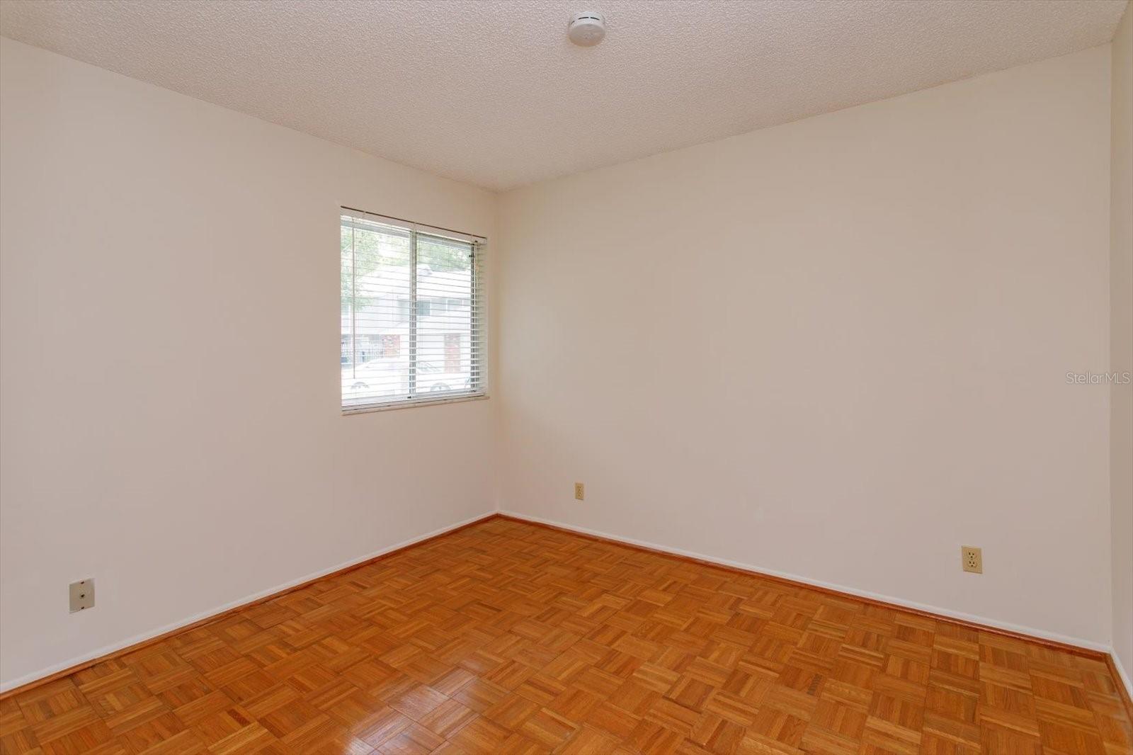 OAK HARBOUR SEC 3 A CONDO - Residential