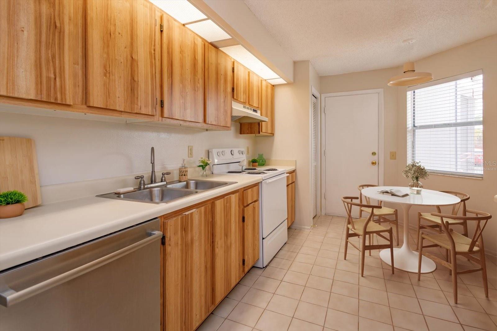 OAK HARBOUR SEC 3 A CONDO - Residential