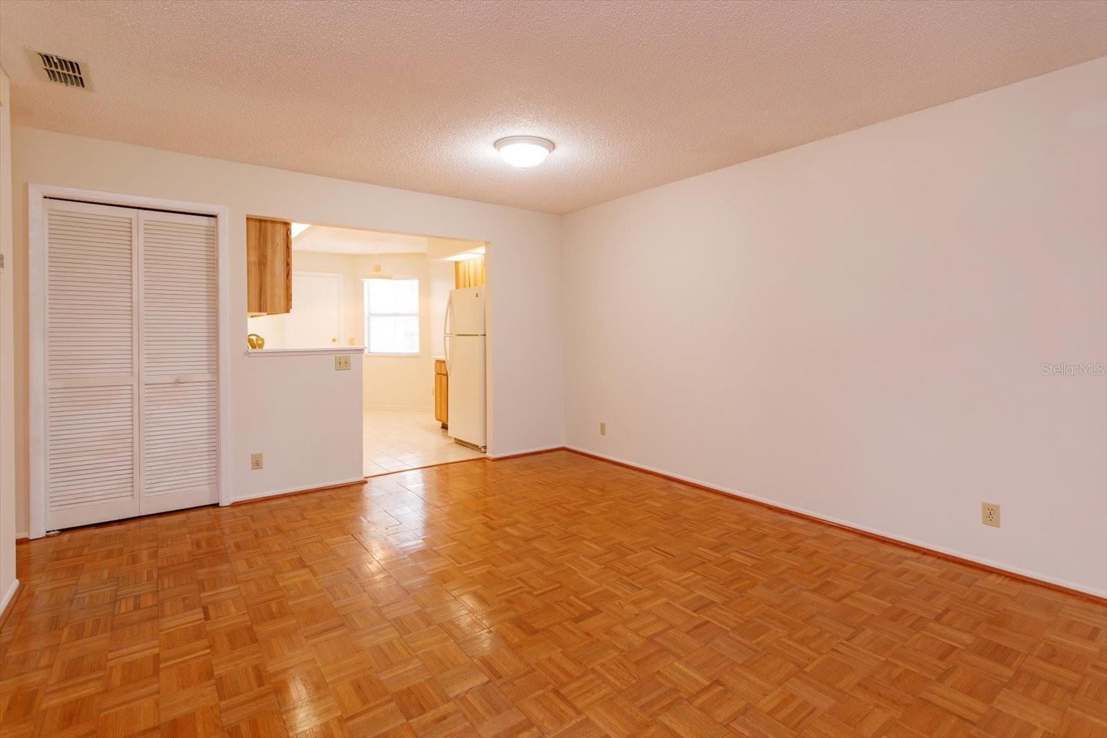 OAK HARBOUR SEC 3 A CONDO - Residential