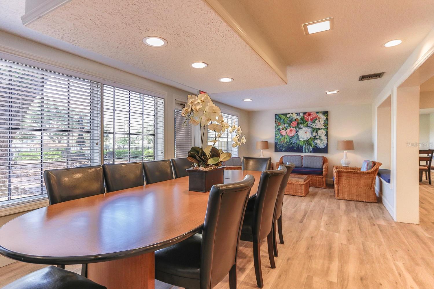 OAK HARBOUR SEC 3 A CONDO - Residential