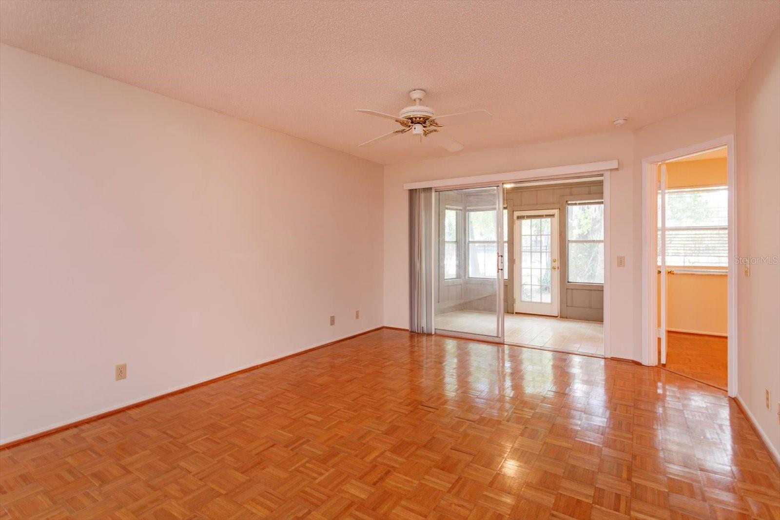 OAK HARBOUR SEC 3 A CONDO - Residential