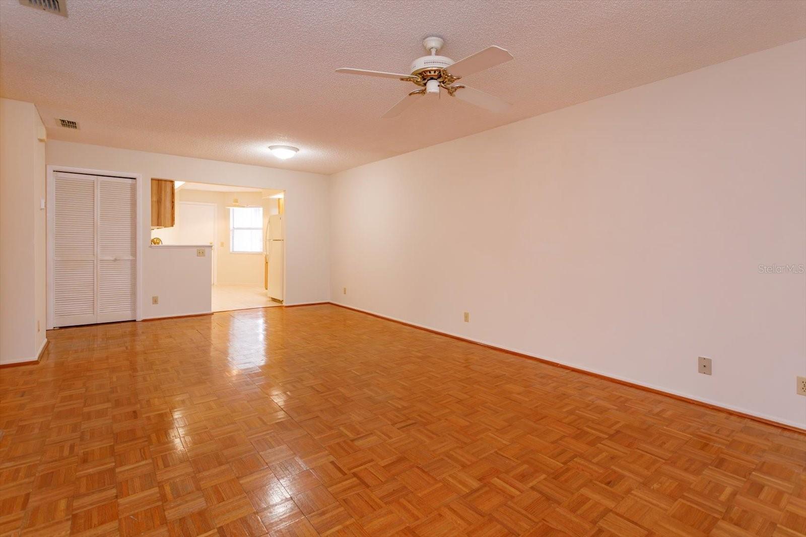 OAK HARBOUR SEC 3 A CONDO - Residential