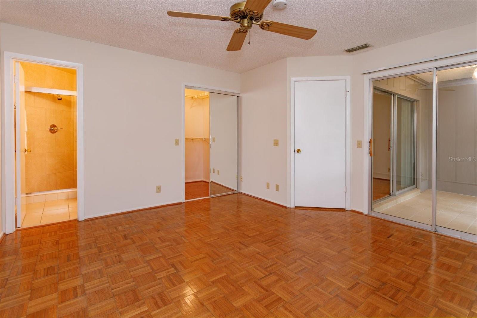 OAK HARBOUR SEC 3 A CONDO - Residential