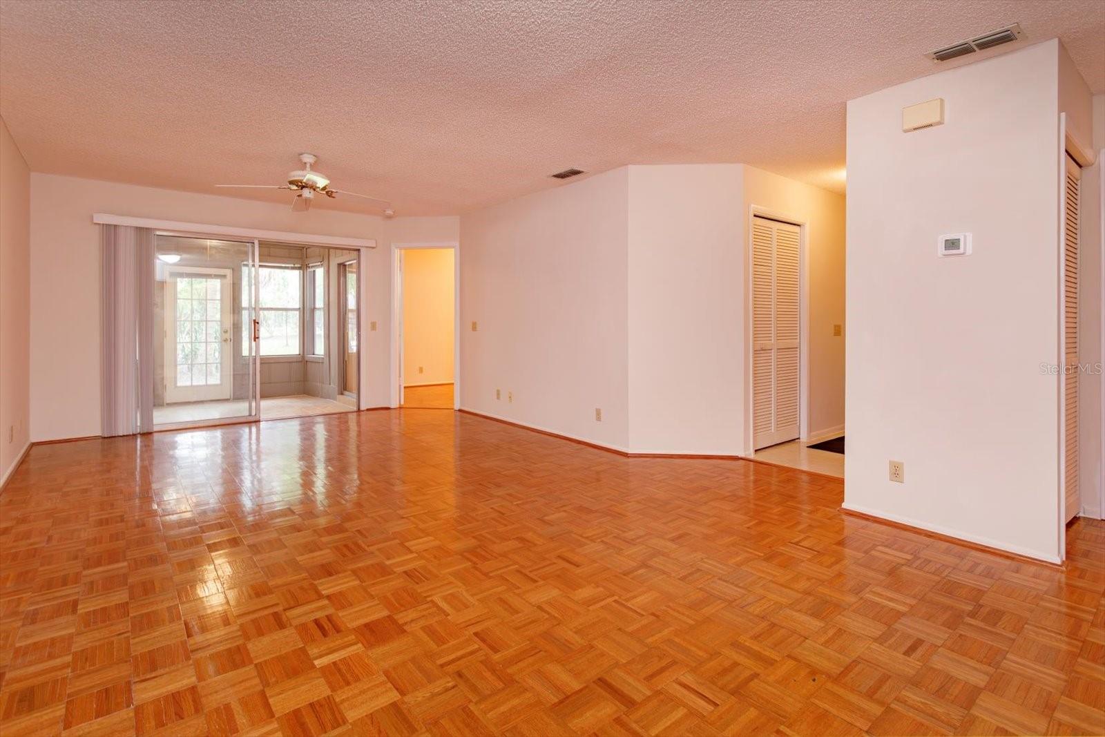 OAK HARBOUR SEC 3 A CONDO - Residential