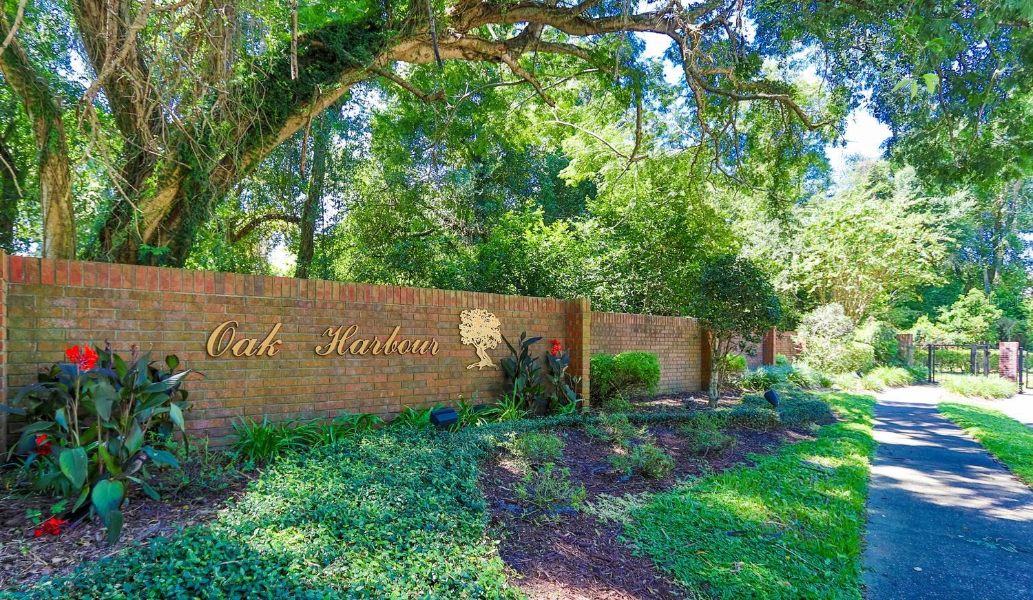 OAK HARBOUR SEC 3 A CONDO - Residential
