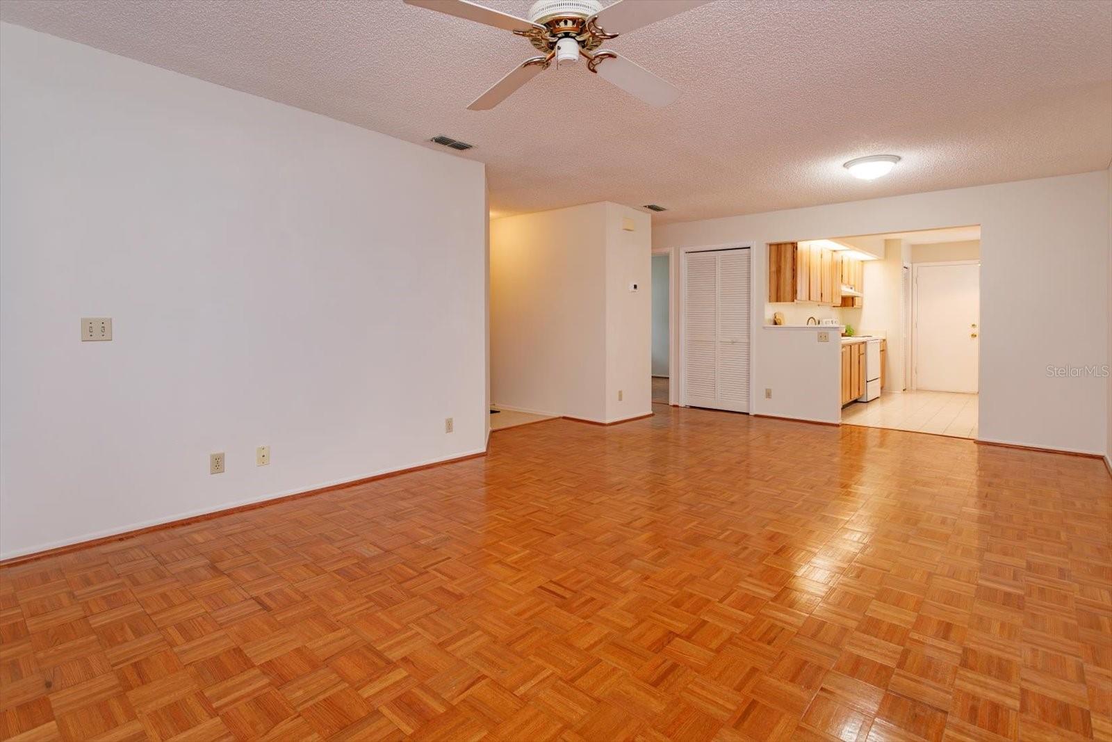 OAK HARBOUR SEC 3 A CONDO - Residential