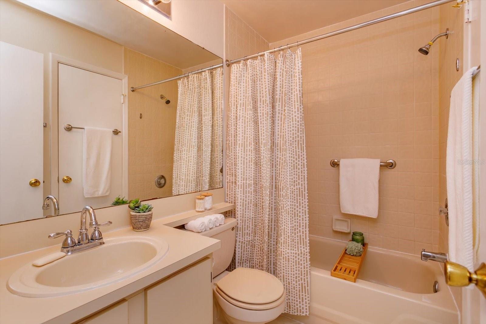 OAK HARBOUR SEC 3 A CONDO - Residential