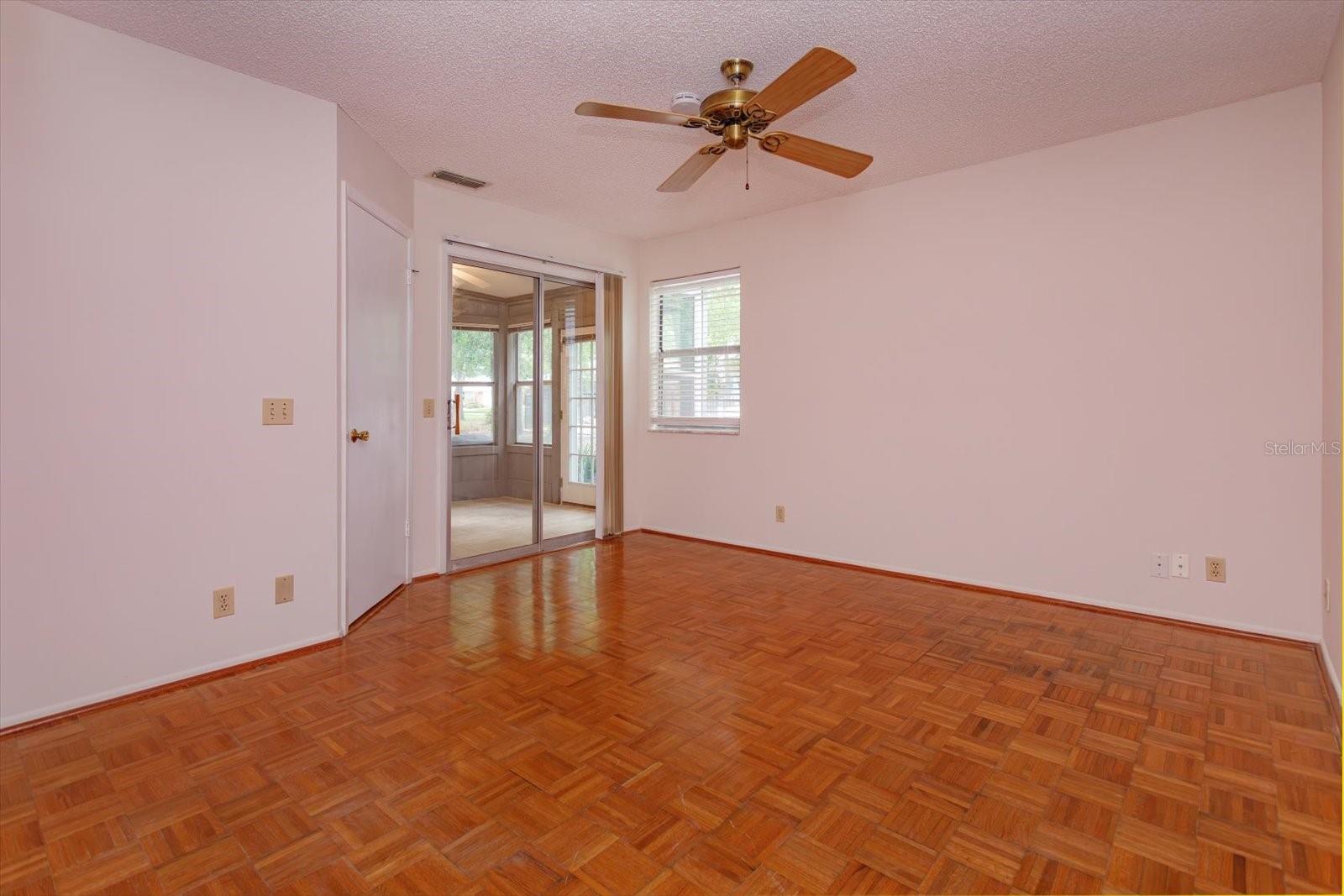 OAK HARBOUR SEC 3 A CONDO - Residential