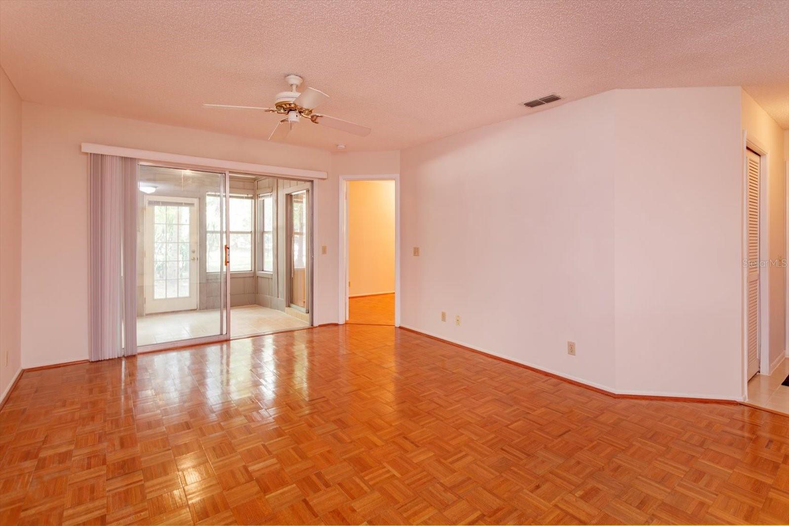 OAK HARBOUR SEC 3 A CONDO - Residential