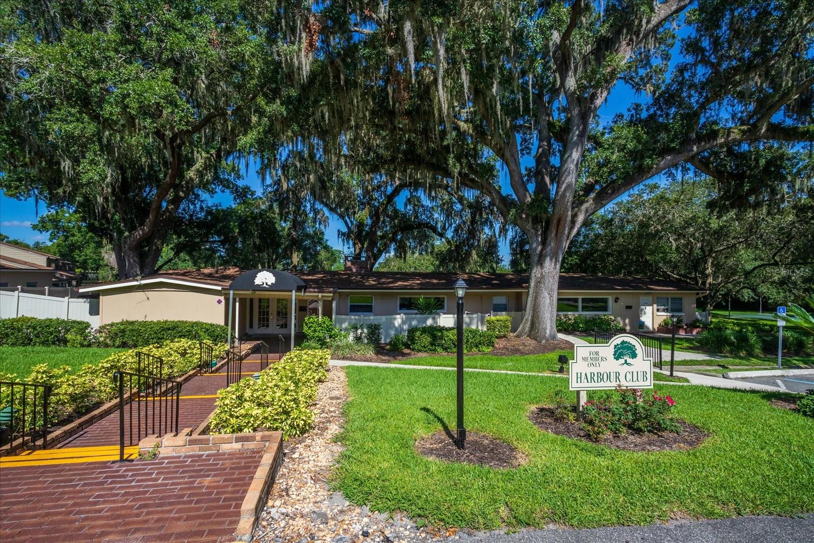 OAK HARBOUR SEC 3 A CONDO - Residential