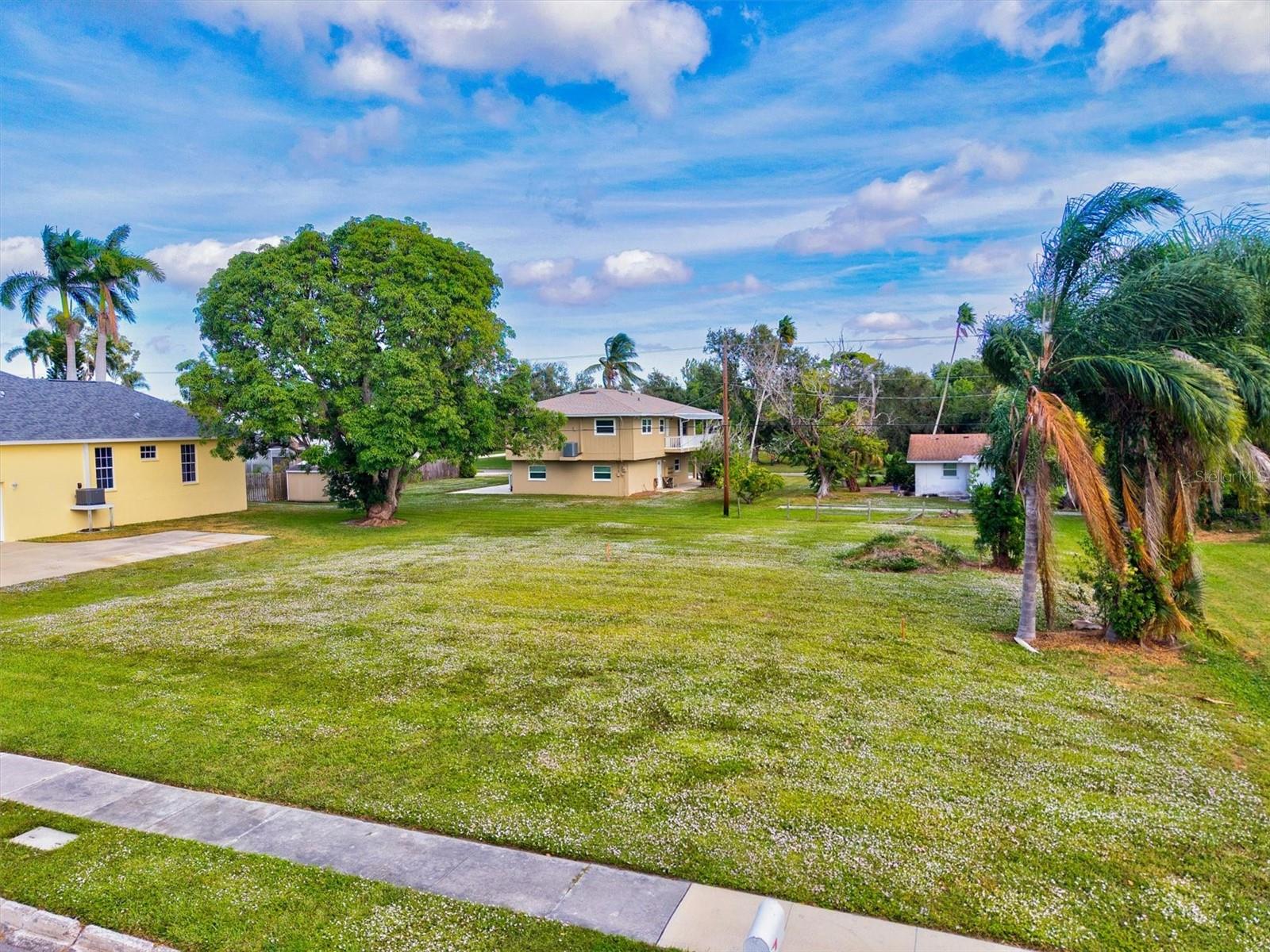 BAYVIEW GROVE - Land