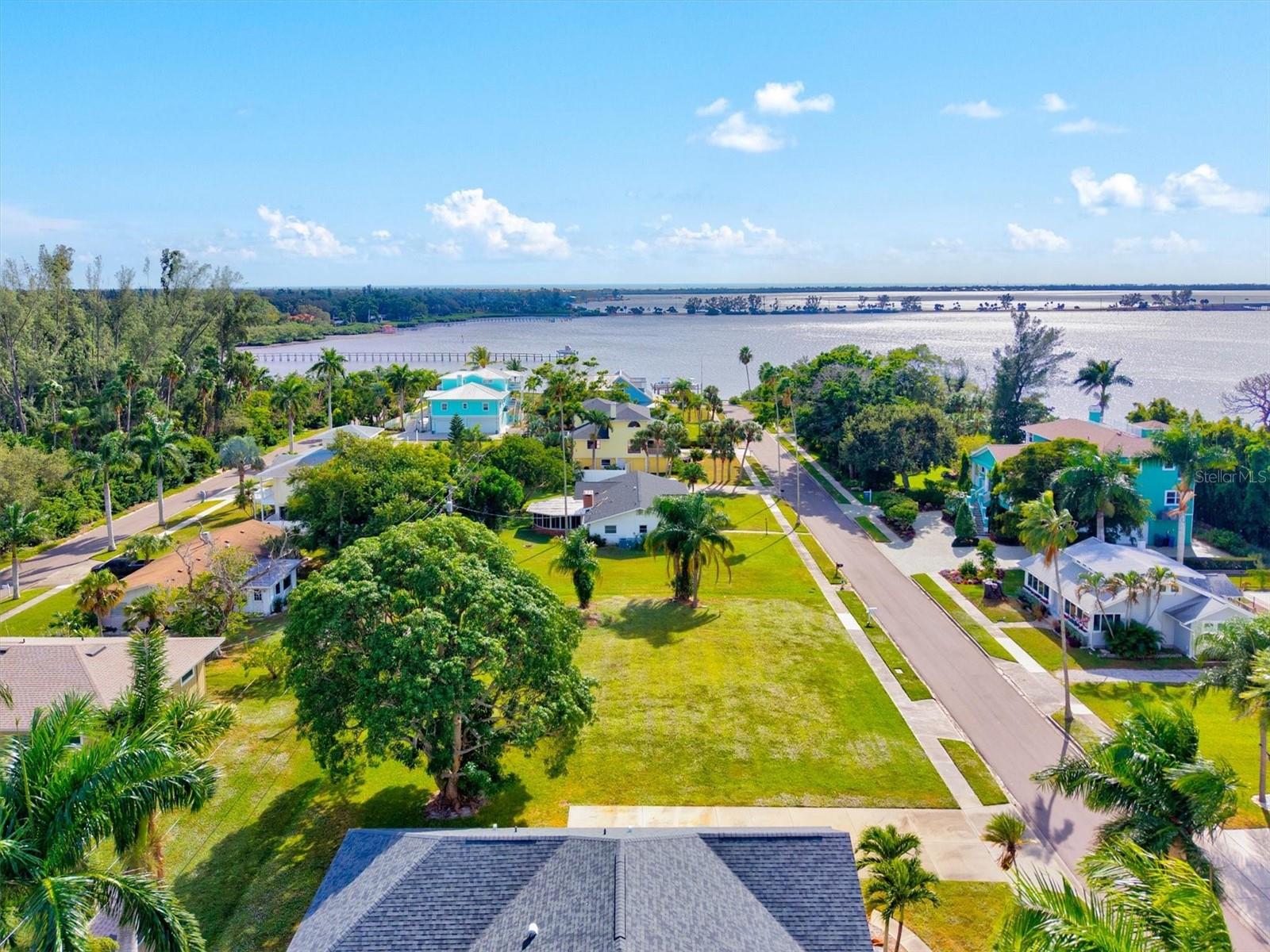 BAYVIEW GROVE - Land