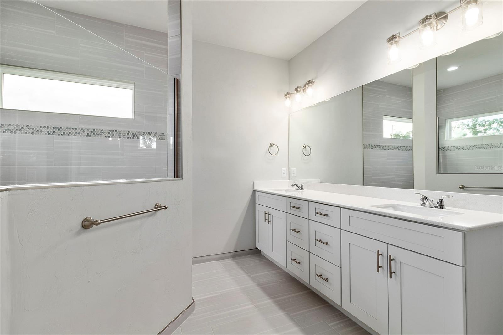 GRAND OAKS - Residential