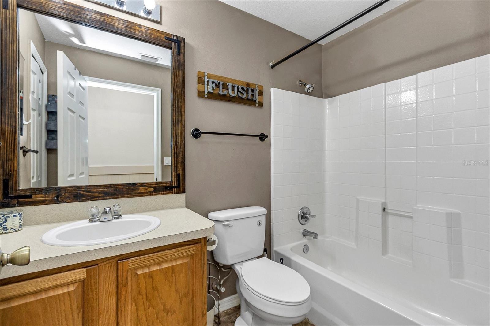 RAINBOW LAKES ESTATE - Residential