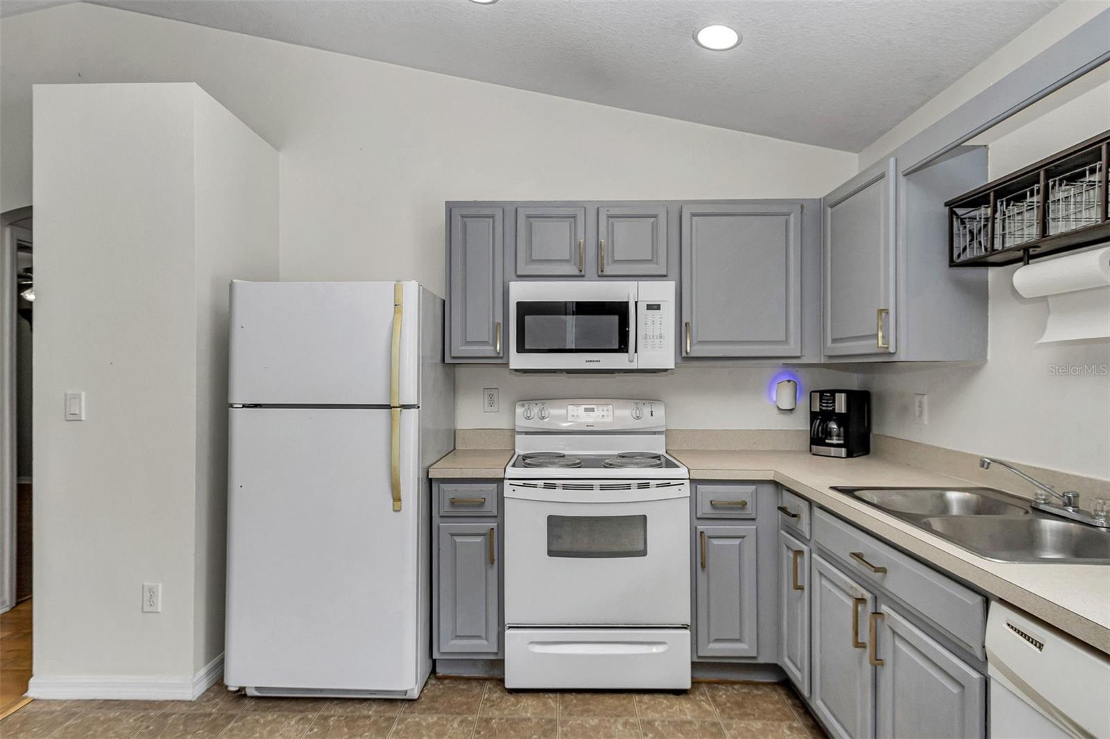 RAINBOW LAKES ESTATE - Residential