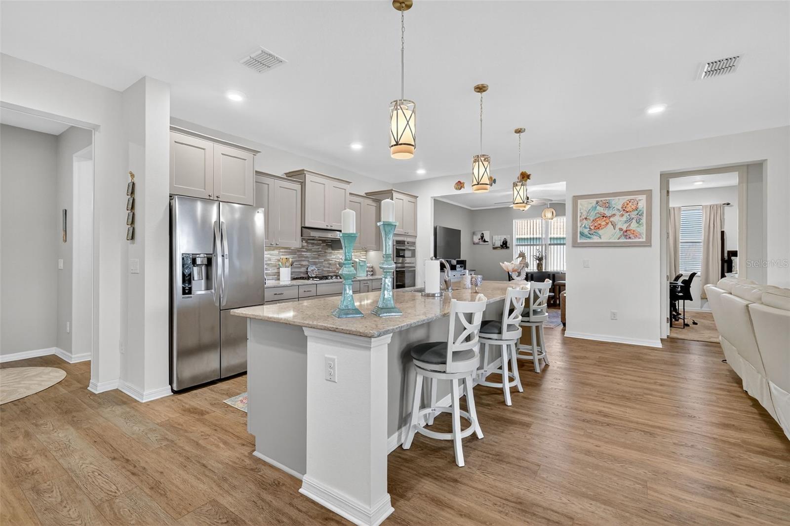 ON TOP/THE WORLD AVALON PH 6 - Residential