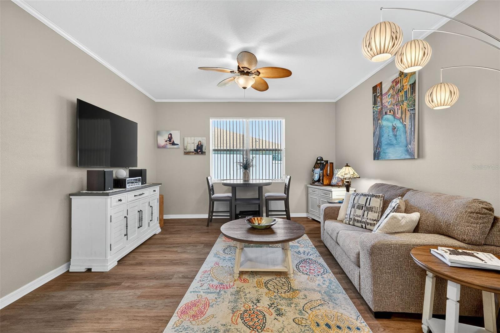 ON TOP/THE WORLD AVALON PH 6 - Residential