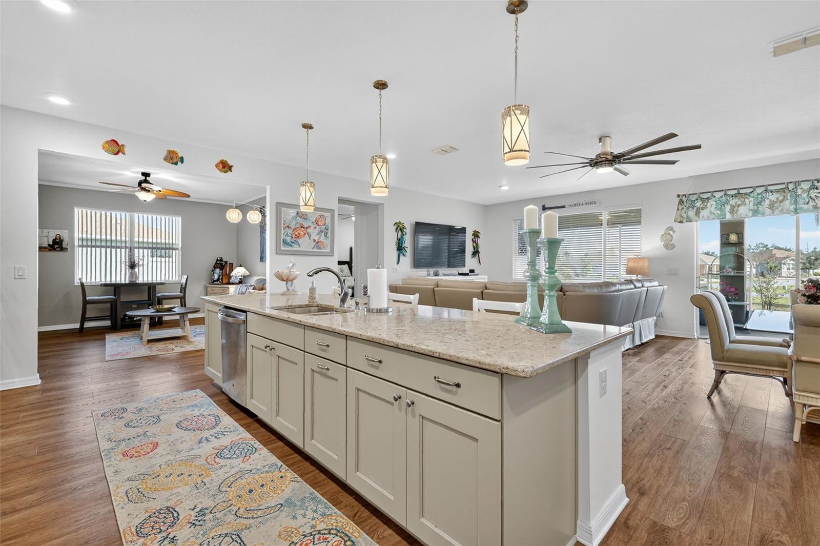 ON TOP/THE WORLD AVALON PH 6 - Residential