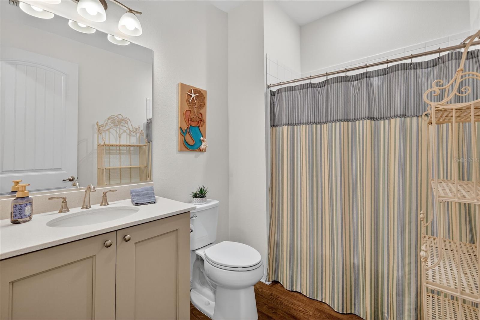 ON TOP/THE WORLD AVALON PH 6 - Residential