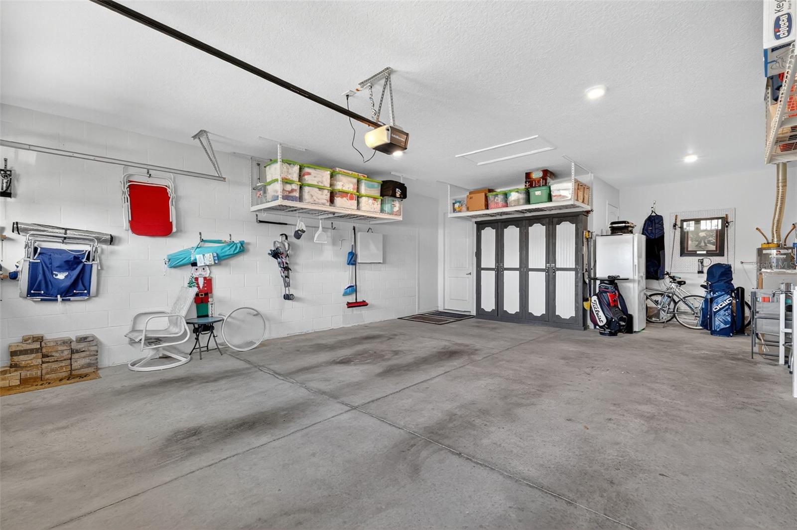 ON TOP/THE WORLD AVALON PH 6 - Residential