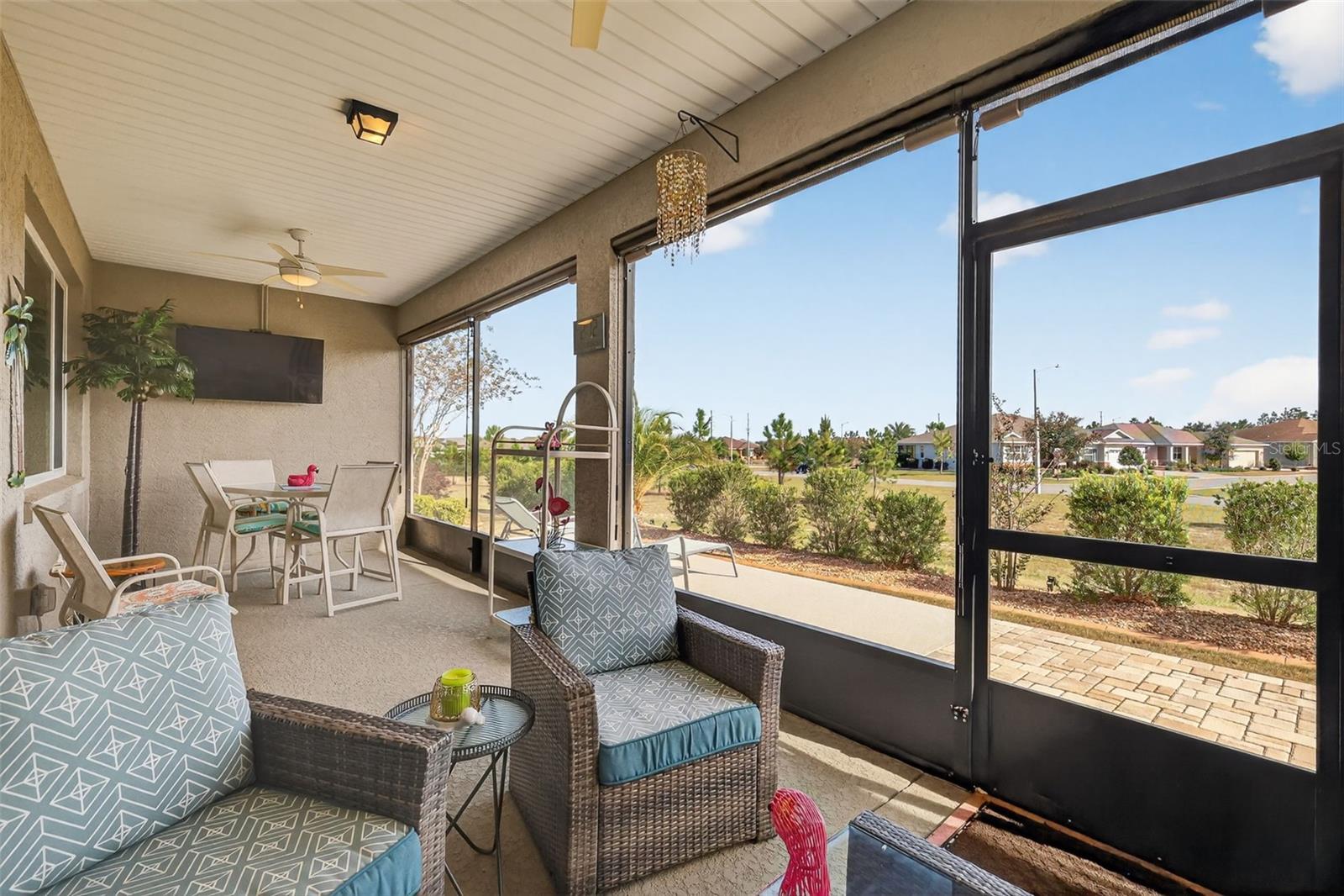 ON TOP/THE WORLD AVALON PH 6 - Residential