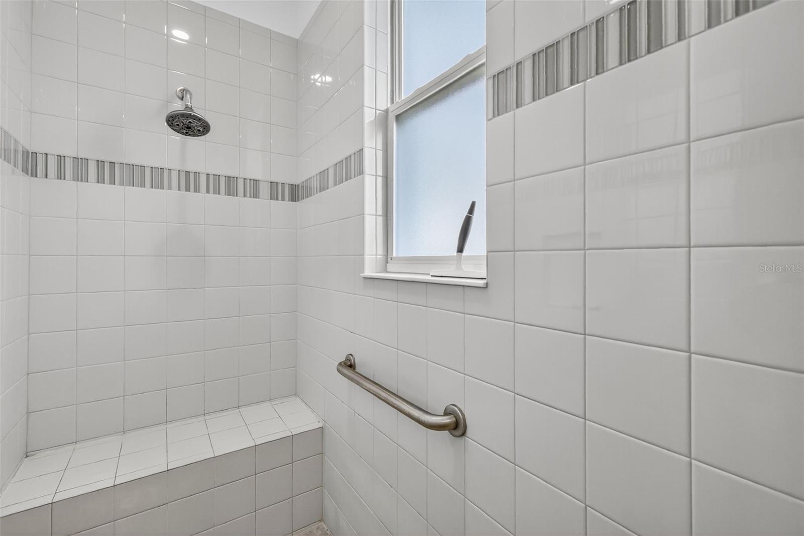 ON TOP/THE WORLD AVALON PH 6 - Residential