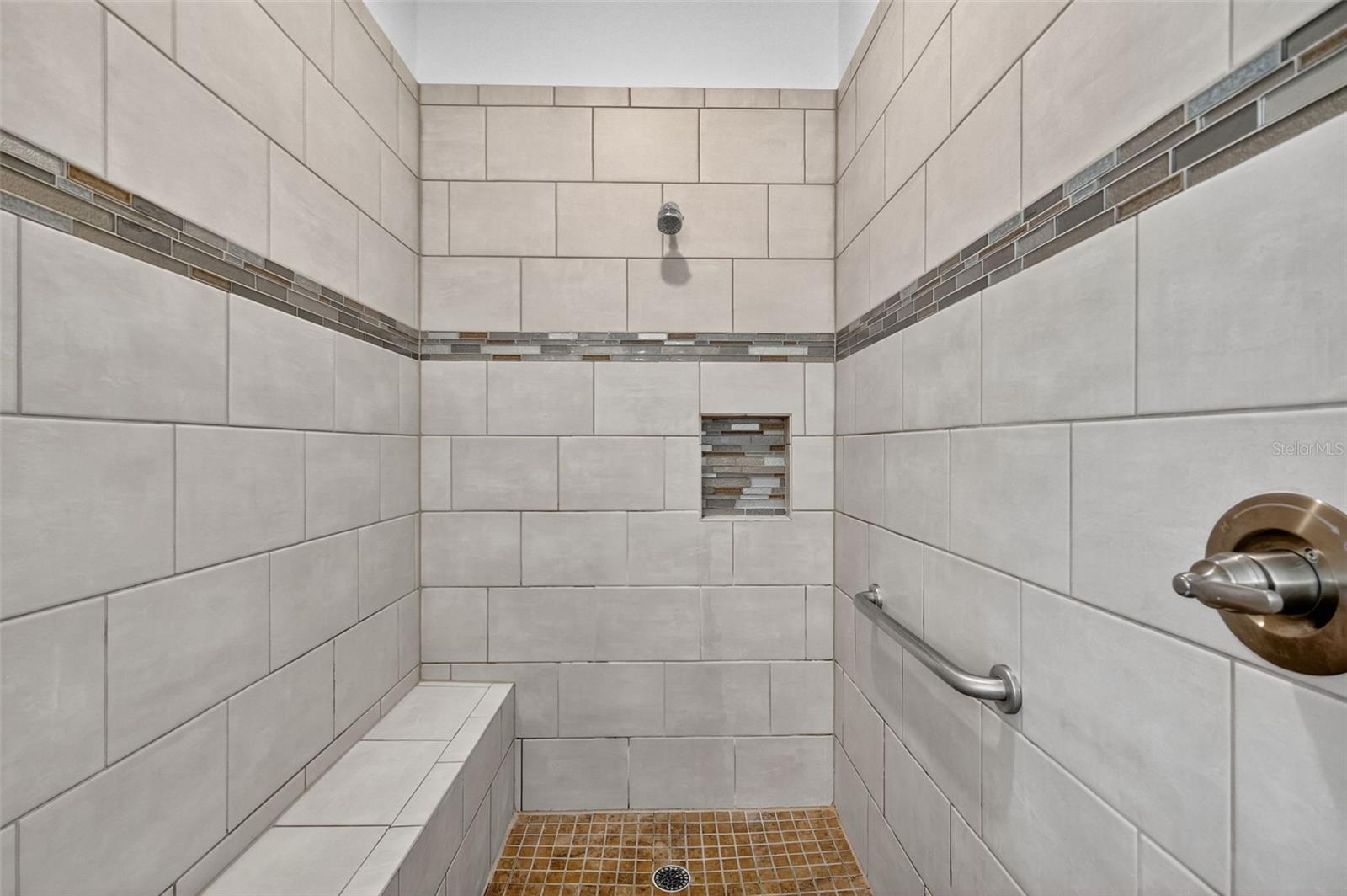 ON TOP/THE WORLD AVALON PH 6 - Residential