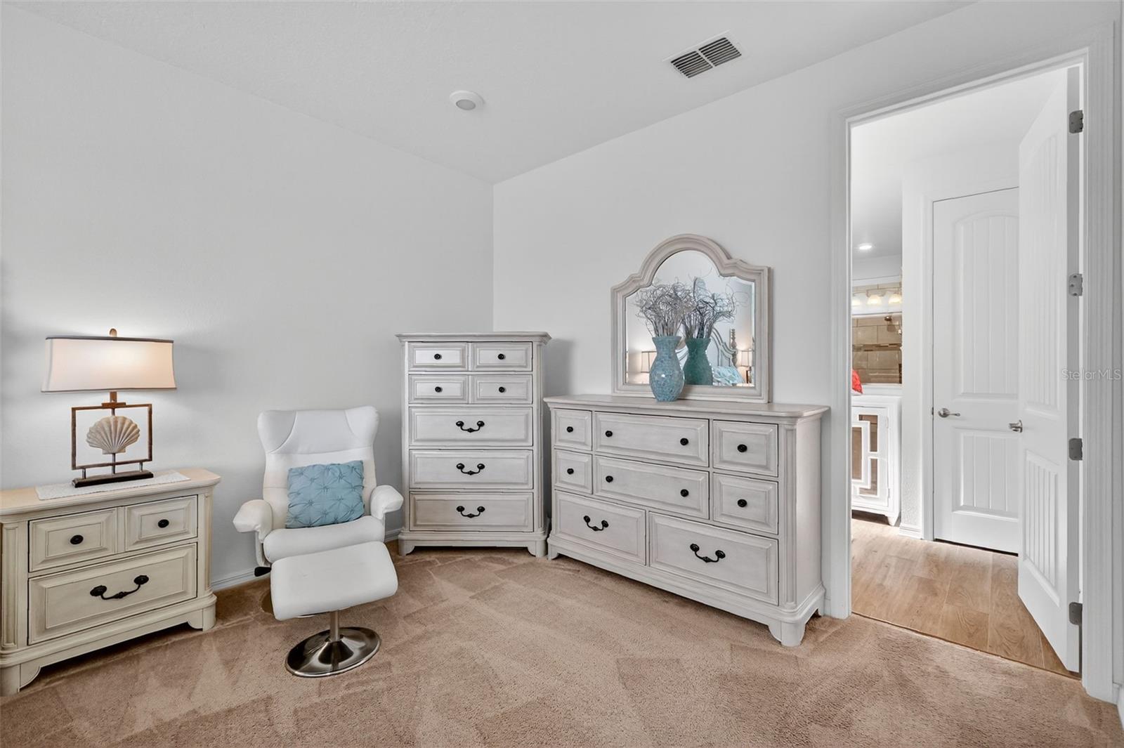 ON TOP/THE WORLD AVALON PH 6 - Residential