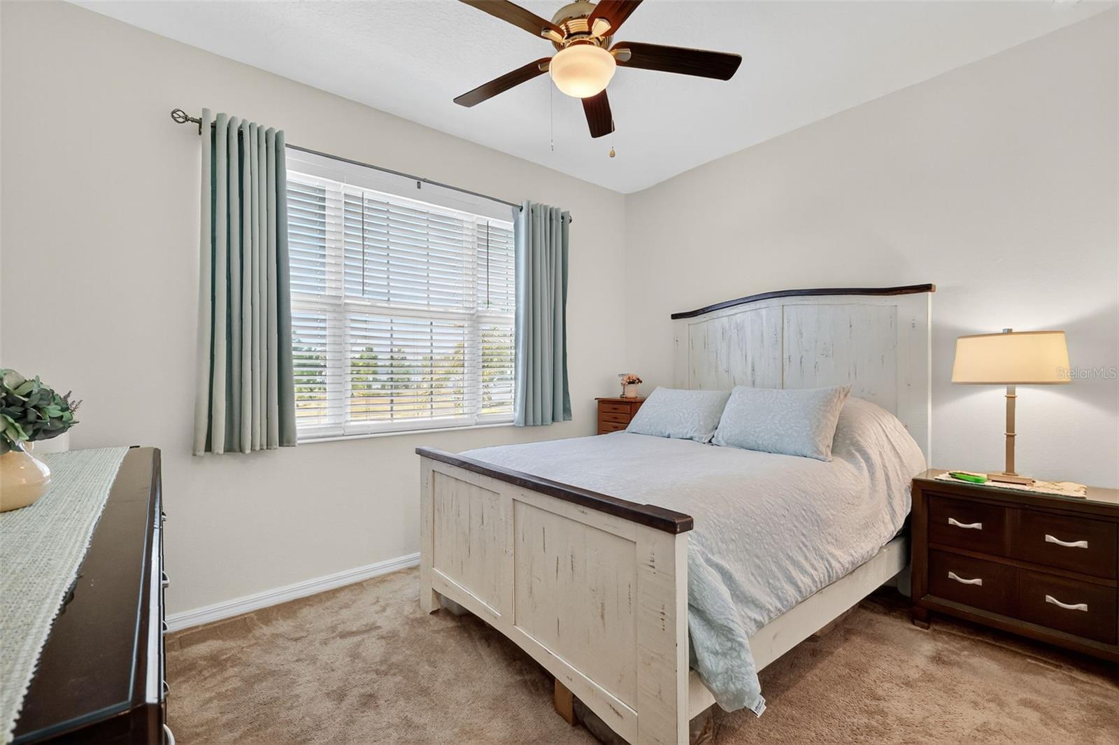 ON TOP/THE WORLD AVALON PH 6 - Residential