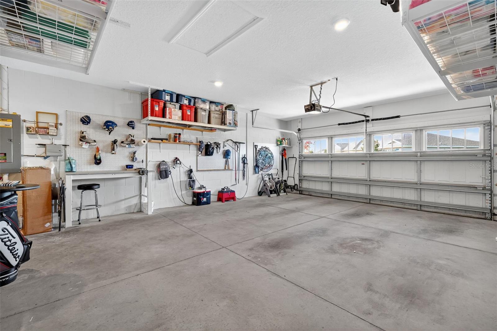 ON TOP/THE WORLD AVALON PH 6 - Residential