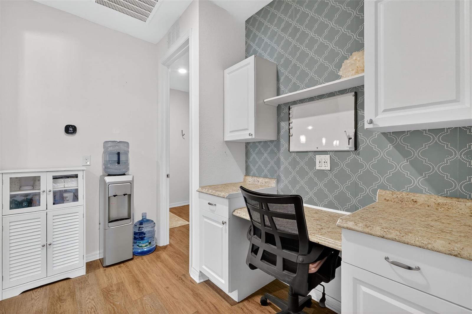 ON TOP/THE WORLD AVALON PH 6 - Residential