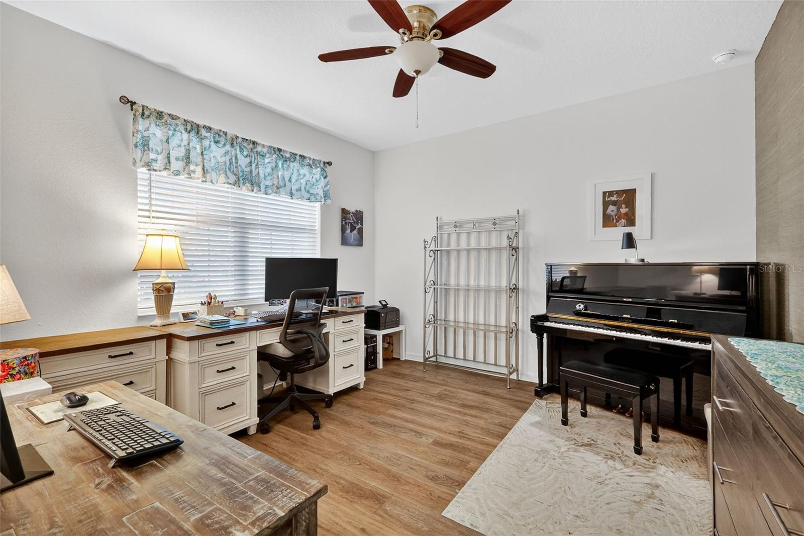 ON TOP/THE WORLD AVALON PH 6 - Residential