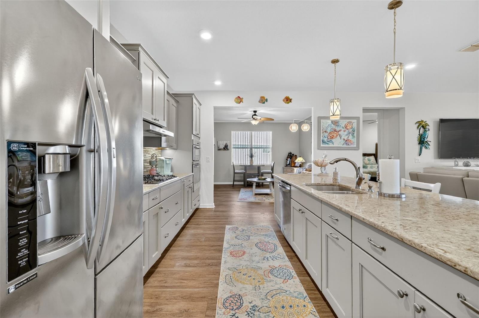 ON TOP/THE WORLD AVALON PH 6 - Residential