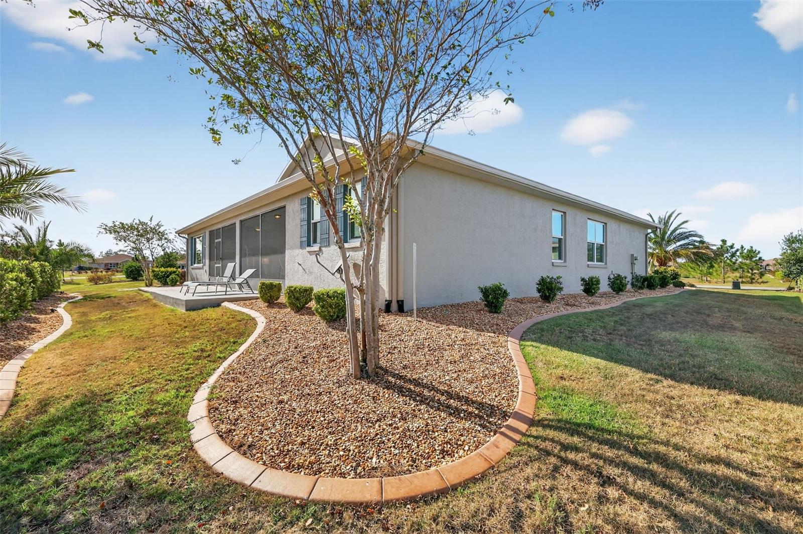 ON TOP/THE WORLD AVALON PH 6 - Residential