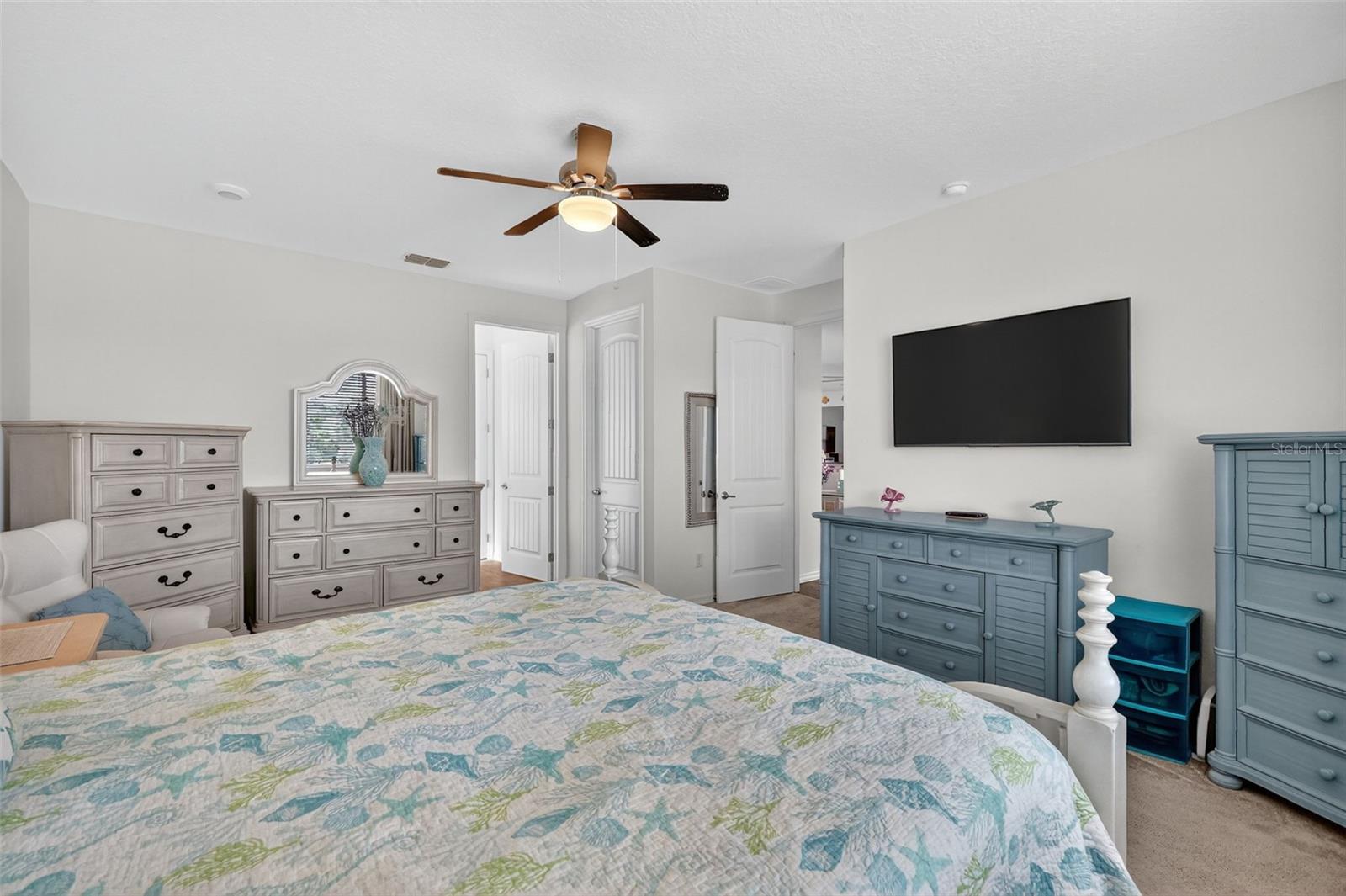 ON TOP/THE WORLD AVALON PH 6 - Residential