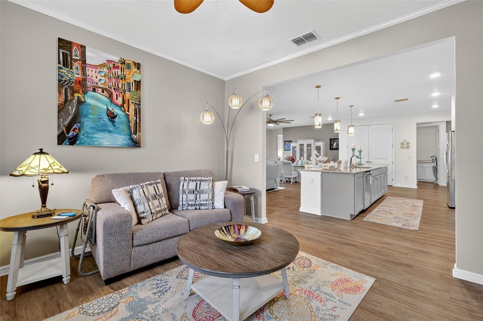 ON TOP/THE WORLD AVALON PH 6 - Residential