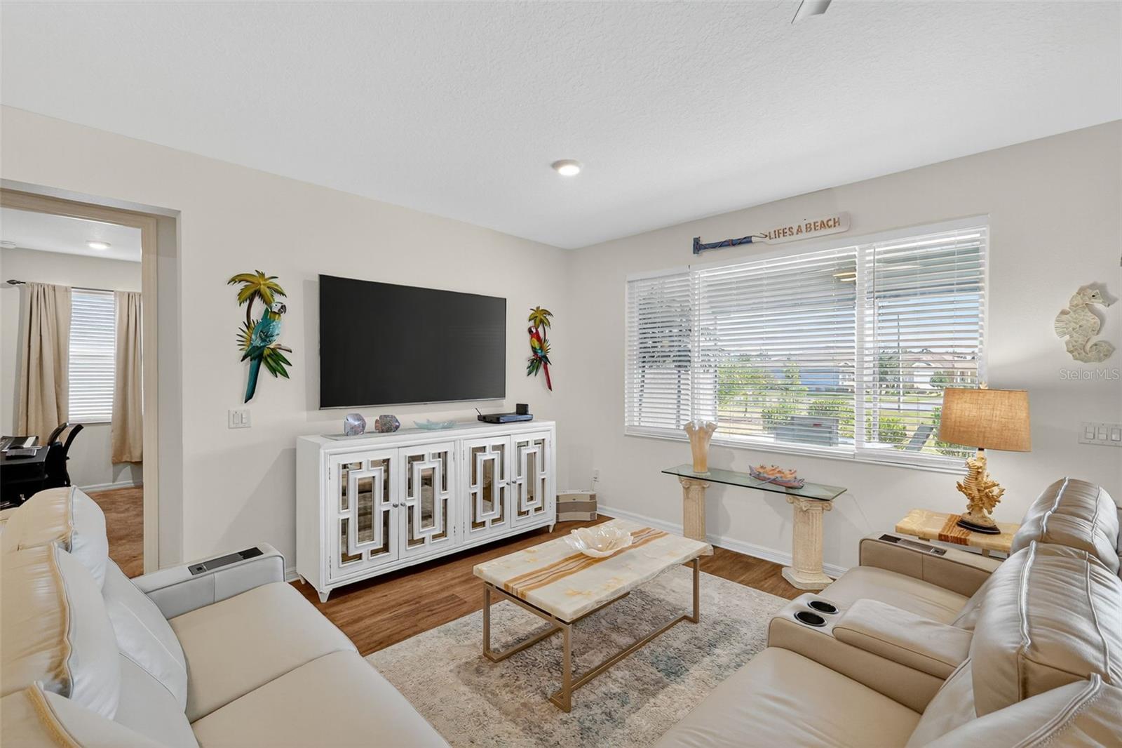 ON TOP/THE WORLD AVALON PH 6 - Residential